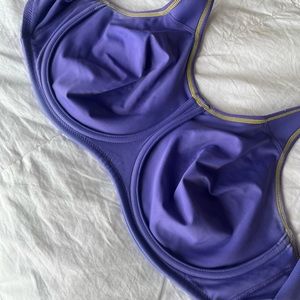 Wacoal underwire sports bra